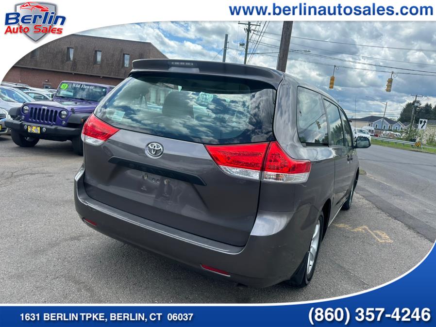 2011 Toyota Sienna Base 7-Passenger photo