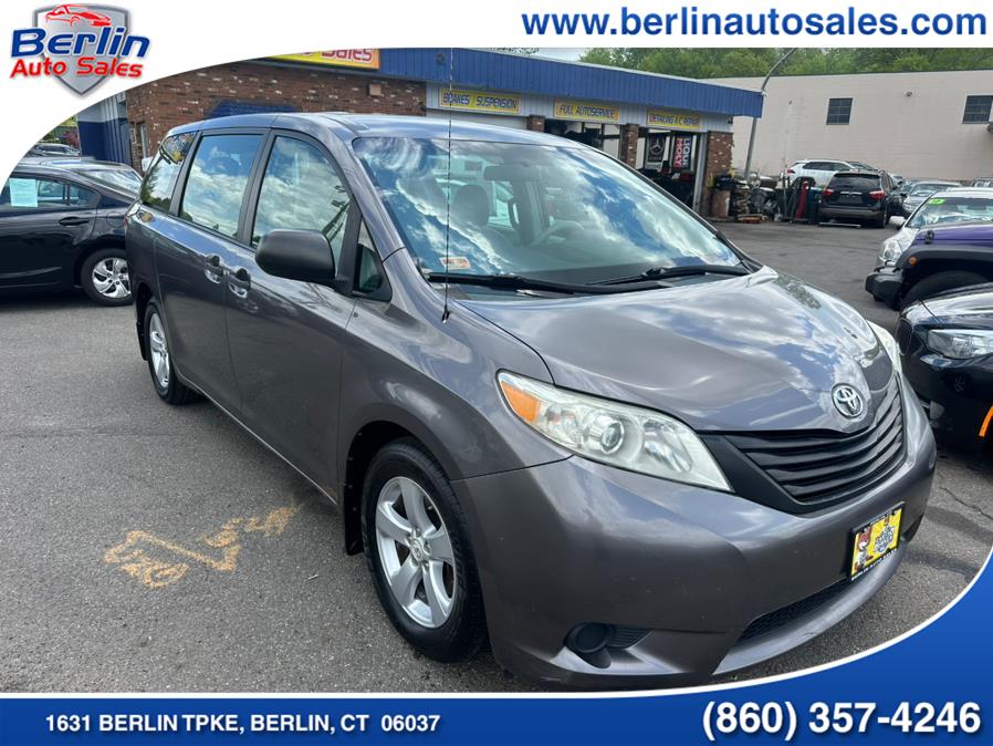 2011 Toyota Sienna Base 7-Passenger photo