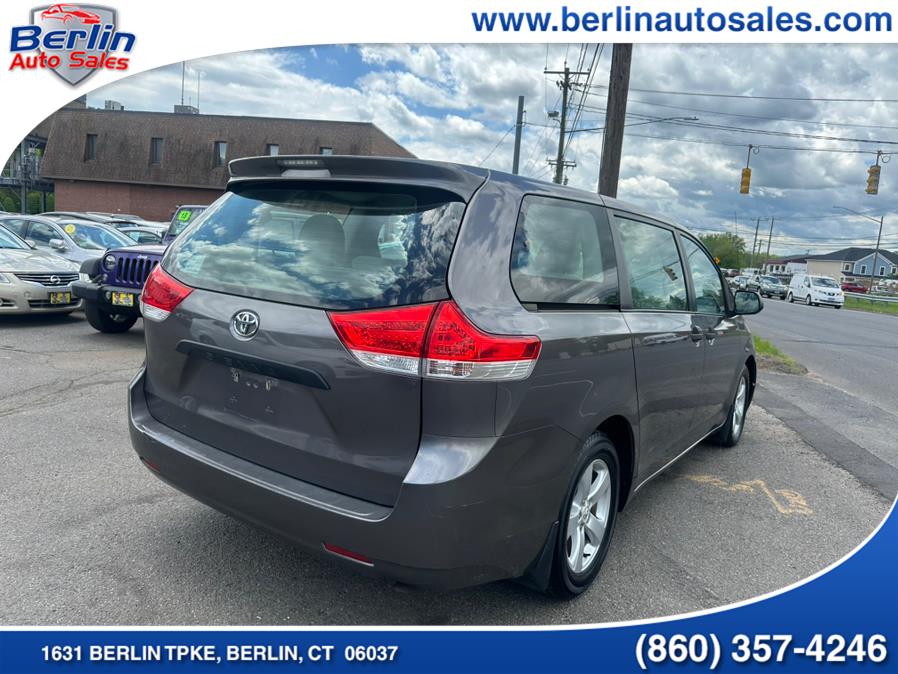 2011 Toyota Sienna Base 7-Passenger photo