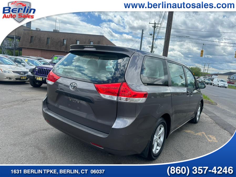 2011 Toyota Sienna Base 7-Passenger photo