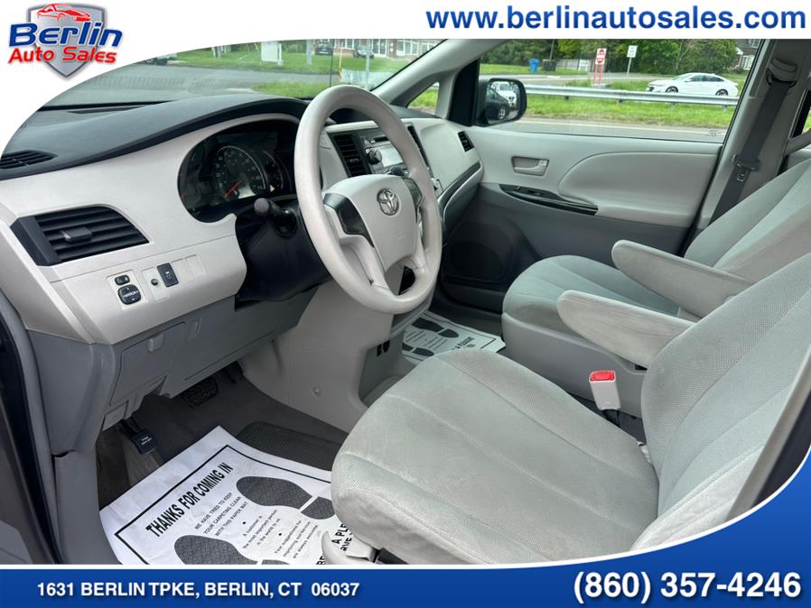 2011 Toyota Sienna Base 7-Passenger photo