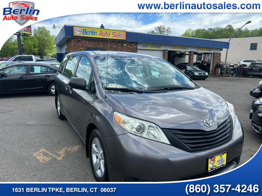 2011 Toyota Sienna Base 7-Passenger photo