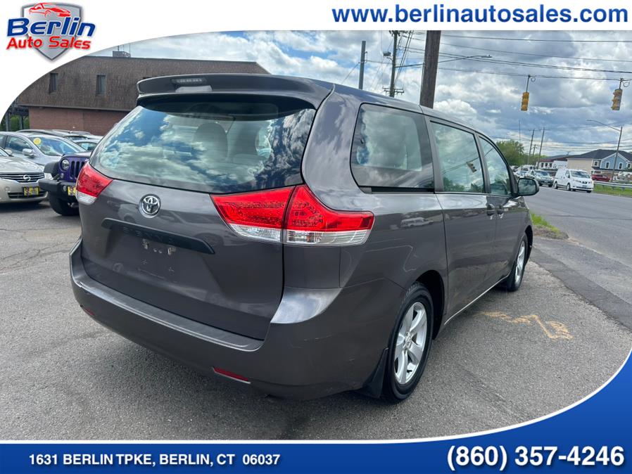 2011 Toyota Sienna Base 7-Passenger photo