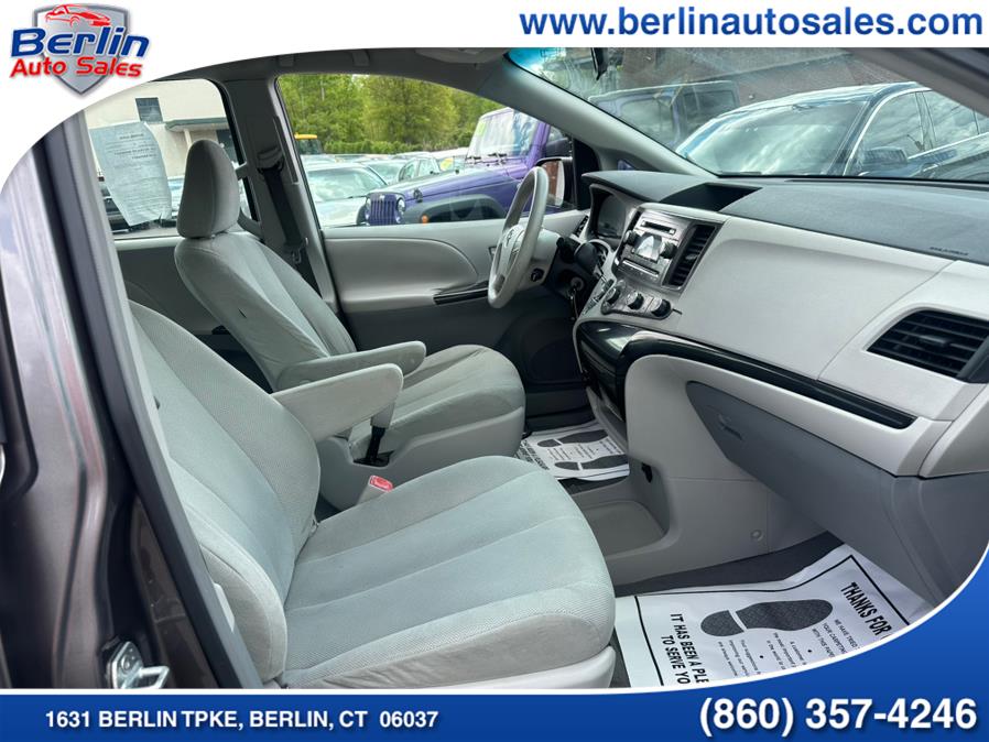 2011 Toyota Sienna Base 7-Passenger photo