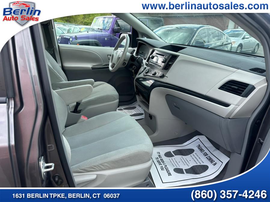 2011 Toyota Sienna Base 7-Passenger photo
