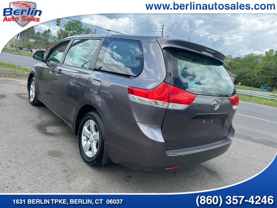 2011 Toyota Sienna Base 7-Passenger photo