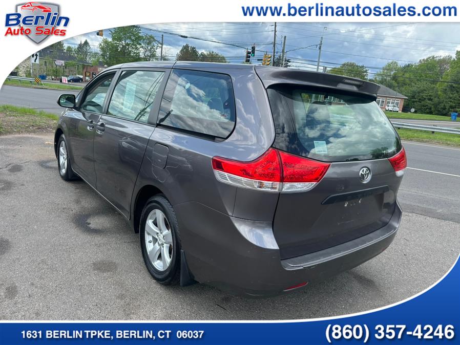 2011 Toyota Sienna Base 7-Passenger photo