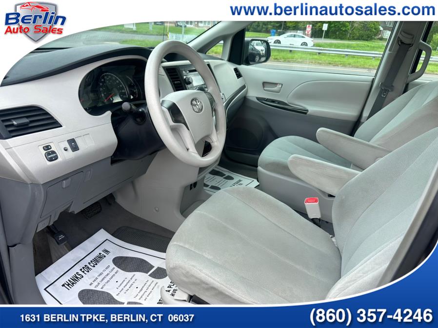 2011 Toyota Sienna Base 7-Passenger photo