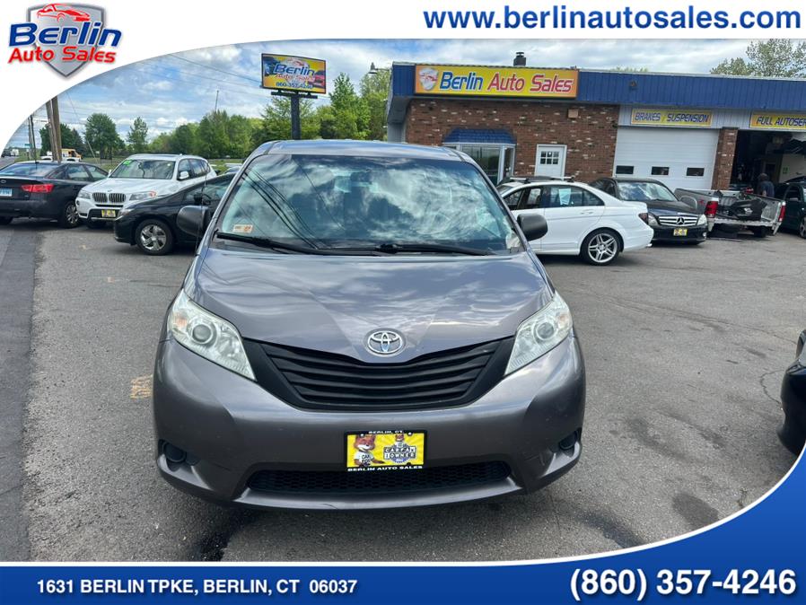 2011 Toyota Sienna Base 7-Passenger photo