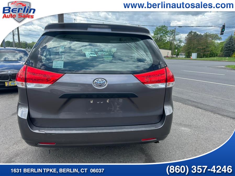 2011 Toyota Sienna Base 7-Passenger photo