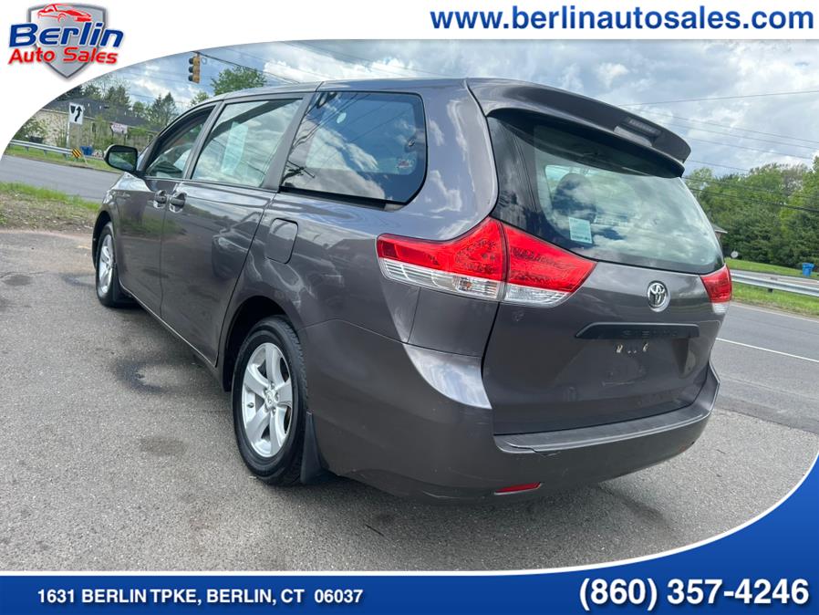 2011 Toyota Sienna Base 7-Passenger photo