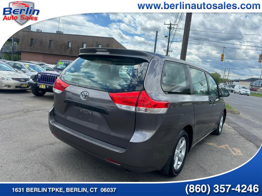 2011 Toyota Sienna Base 7-Passenger photo