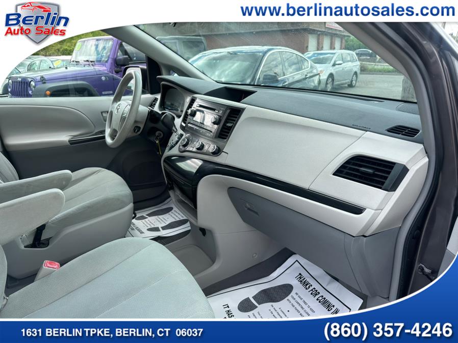 2011 Toyota Sienna Base 7-Passenger photo