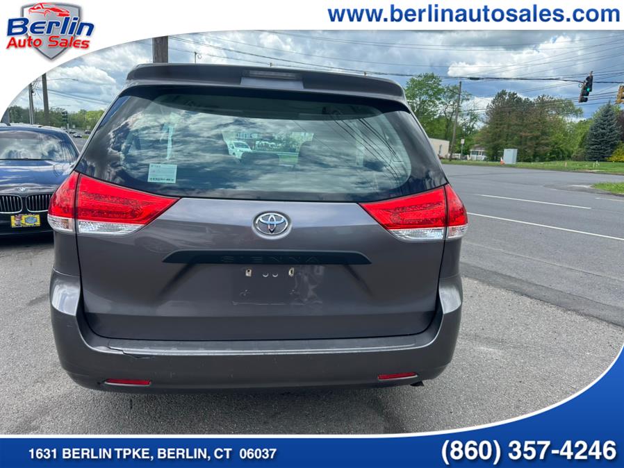 2011 Toyota Sienna Base 7-Passenger photo
