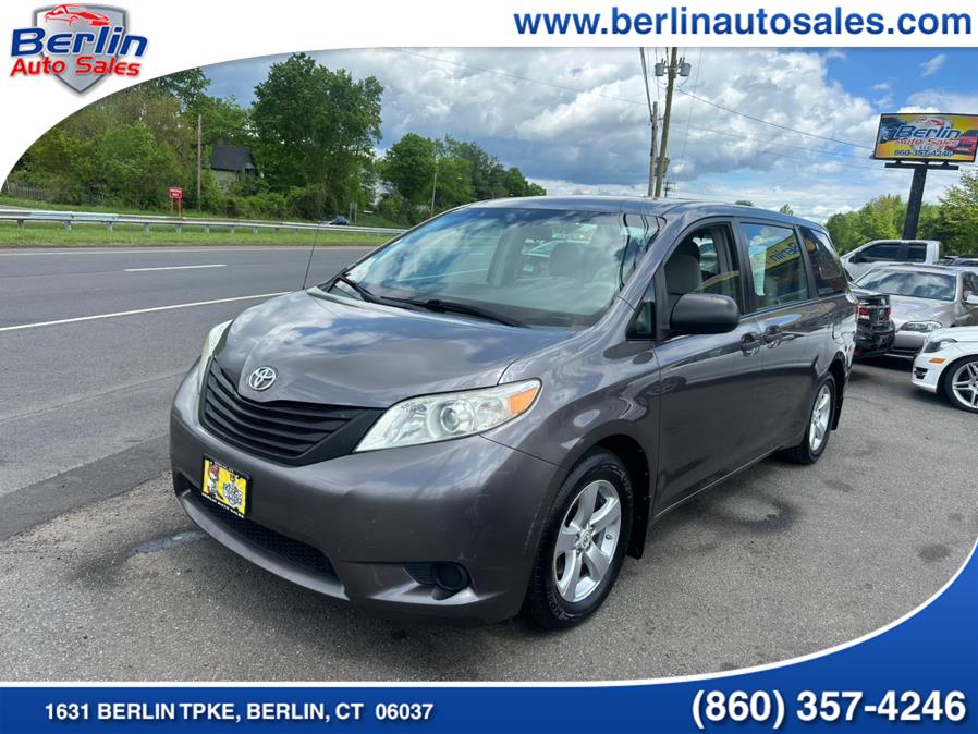 2011 Toyota Sienna Base 7-Passenger photo