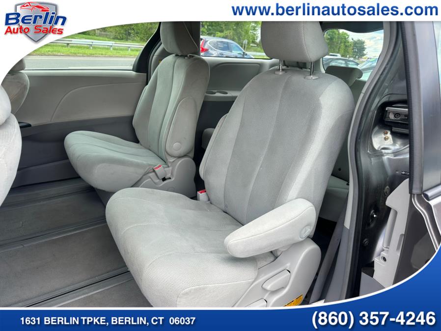 2011 Toyota Sienna Base 7-Passenger photo