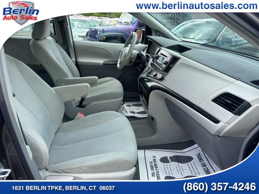 2011 Toyota Sienna Base 7-Passenger photo