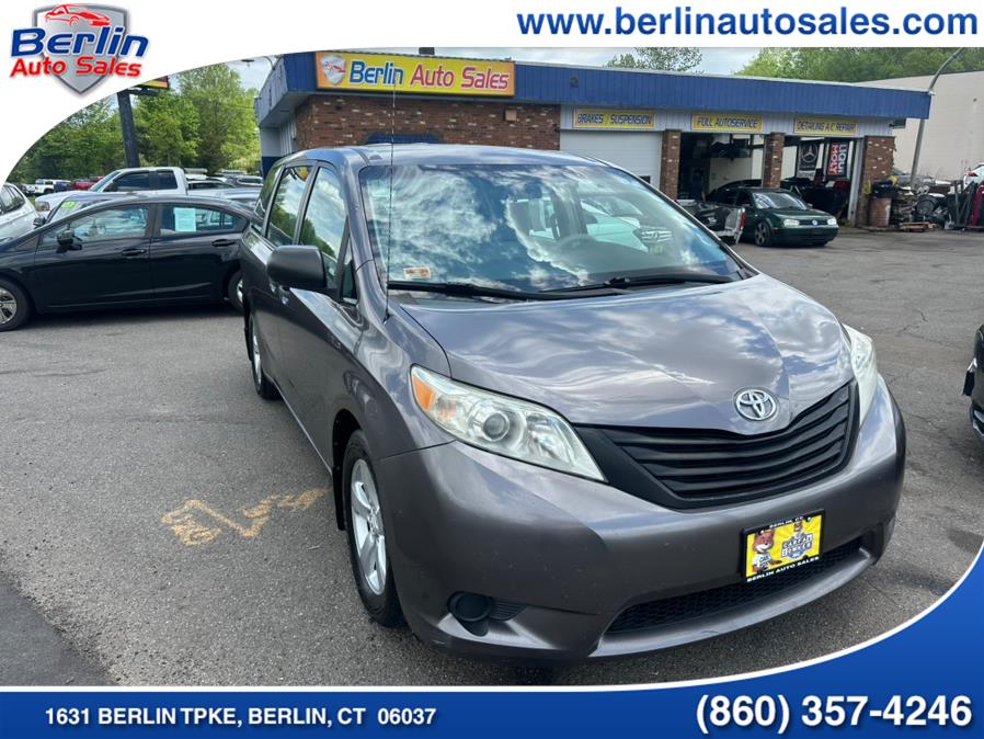 2011 Toyota Sienna Base 7-Passenger photo