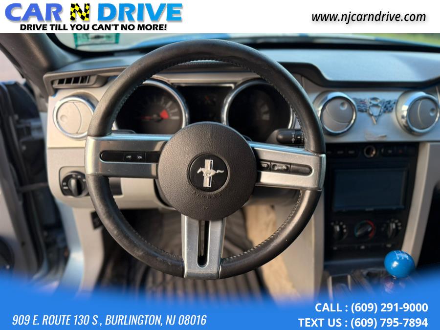 2005 Ford Mustang GT Deluxe photo