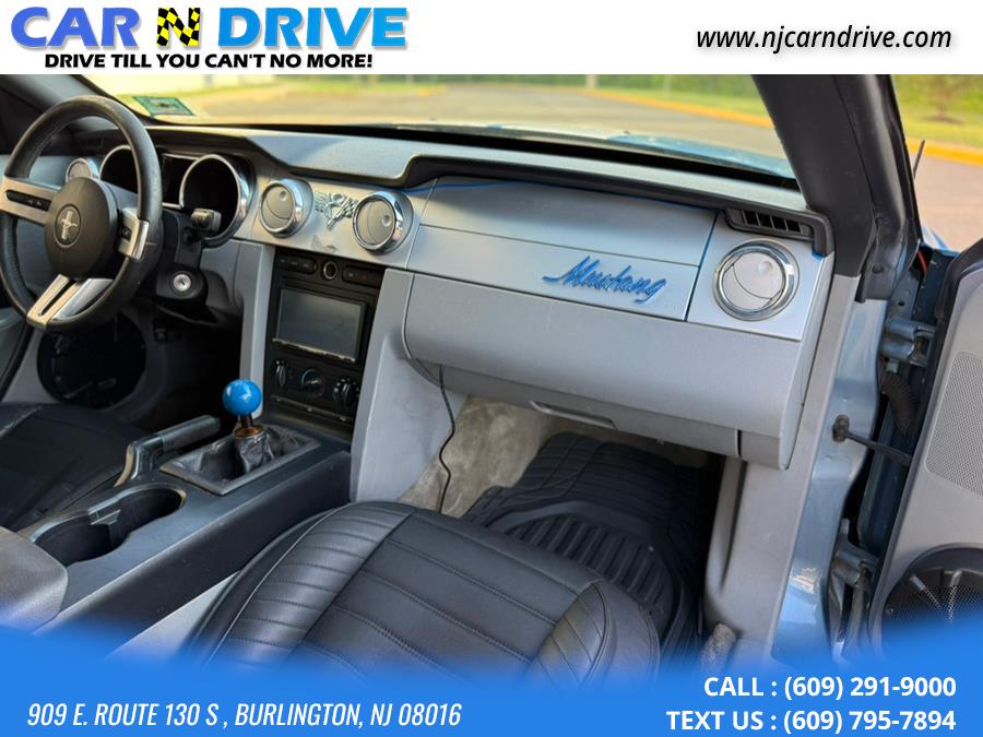 2005 Ford Mustang GT Deluxe photo