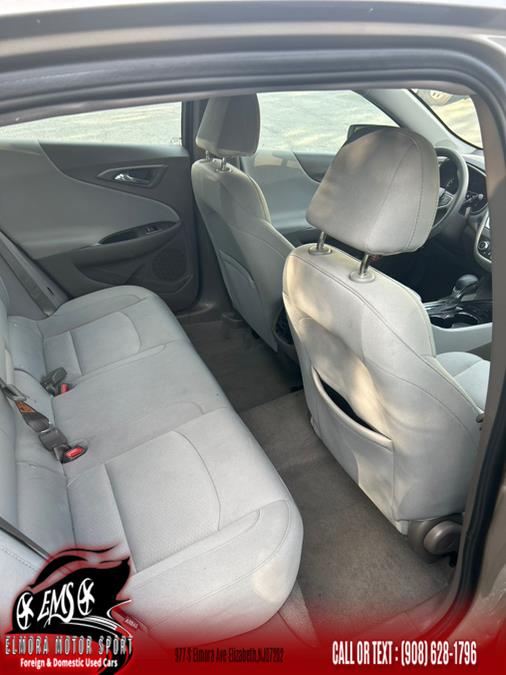 2022 Chevrolet Malibu 4dr Sdn LT photo