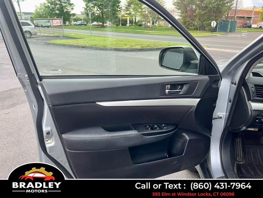 2013 Subaru Outback 2.5i Premium photo