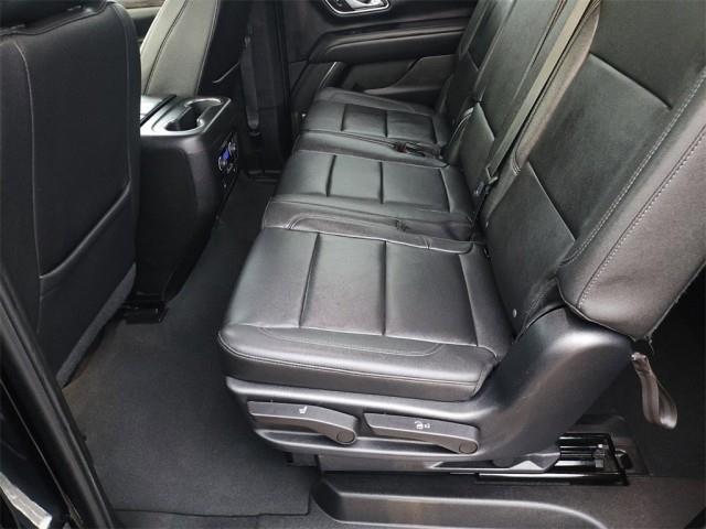 2023 Chevrolet Suburban LT photo
