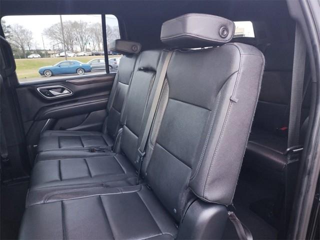 2023 Chevrolet Suburban LT photo