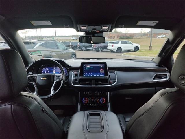 2023 Chevrolet Suburban LT photo