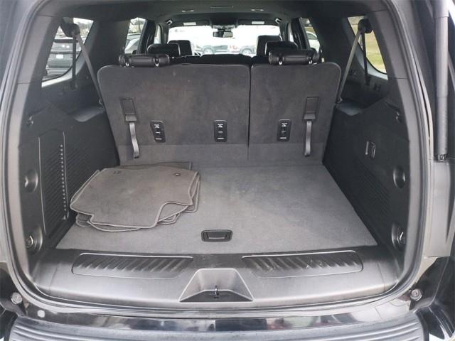 2023 Chevrolet Suburban LT photo