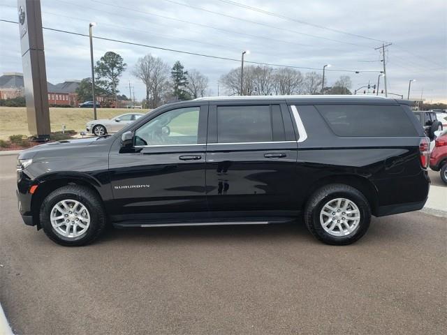 2023 Chevrolet Suburban LT photo
