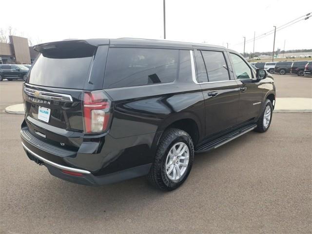 2023 Chevrolet Suburban LT photo