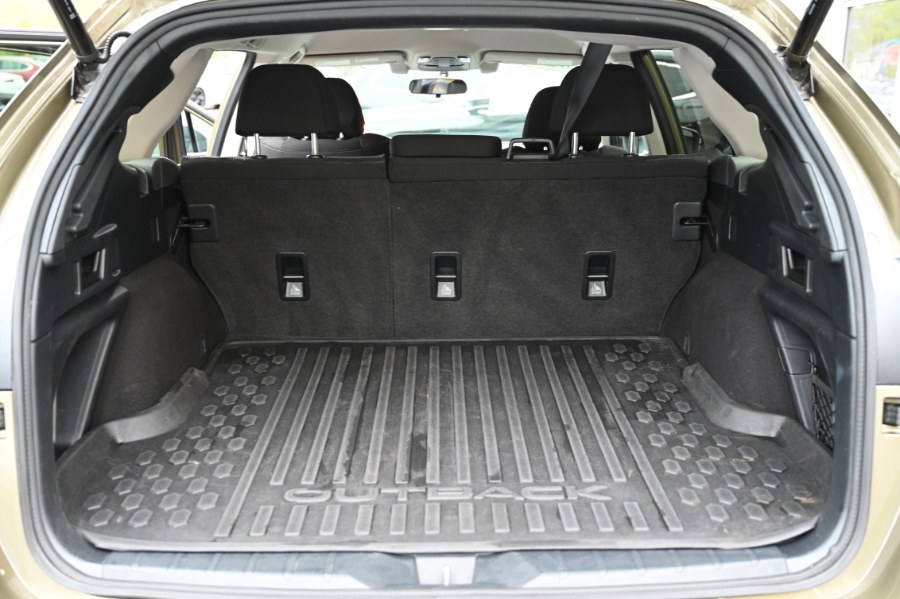 2020 Subaru Outback Premium photo