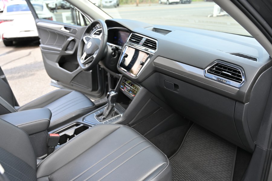 2022 Volkswagen Tiguan 2.0T SE photo