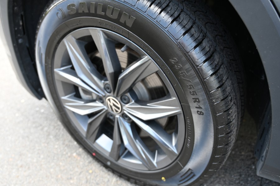 2022 Volkswagen Tiguan 2.0T SE photo