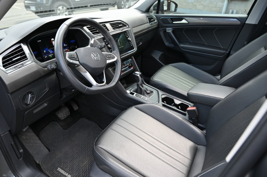 2022 Volkswagen Tiguan 2.0T SE photo