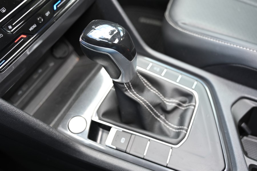 2022 Volkswagen Tiguan 2.0T SE photo