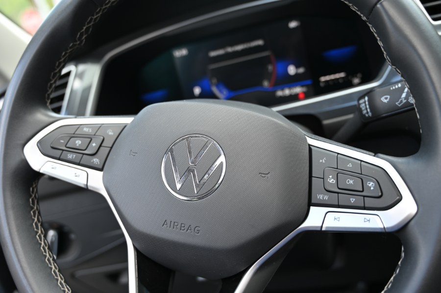 2022 Volkswagen Tiguan 2.0T SE photo