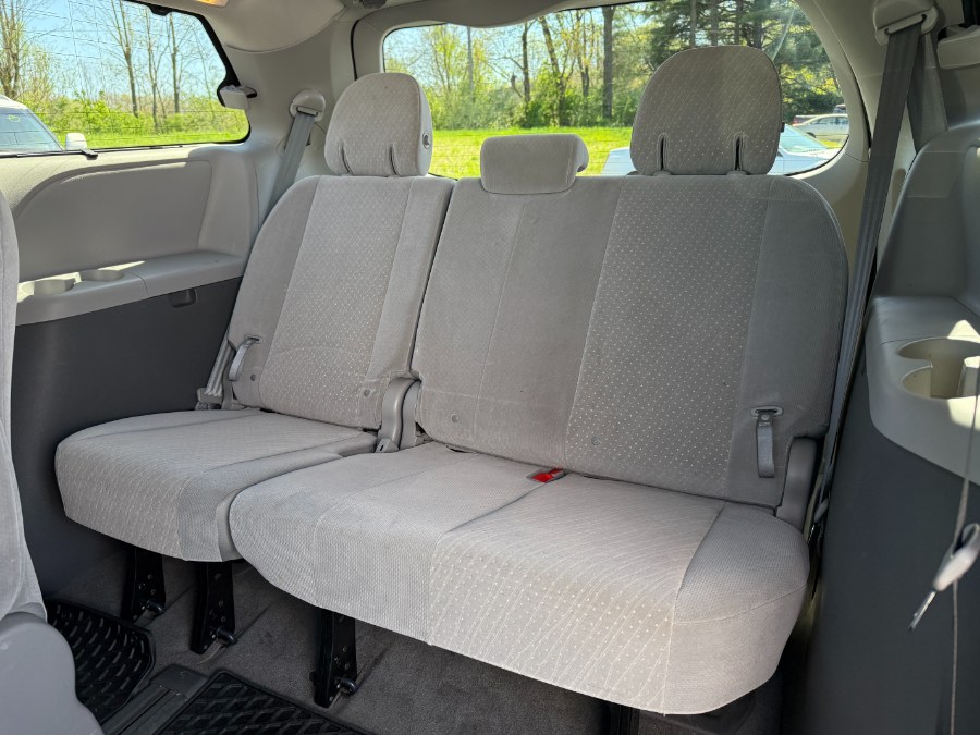 2018 Toyota Sienna LE AWD 7-Passenger (Natl) photo