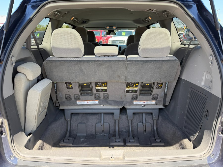 2018 Toyota Sienna LE AWD 7-Passenger (Natl) photo