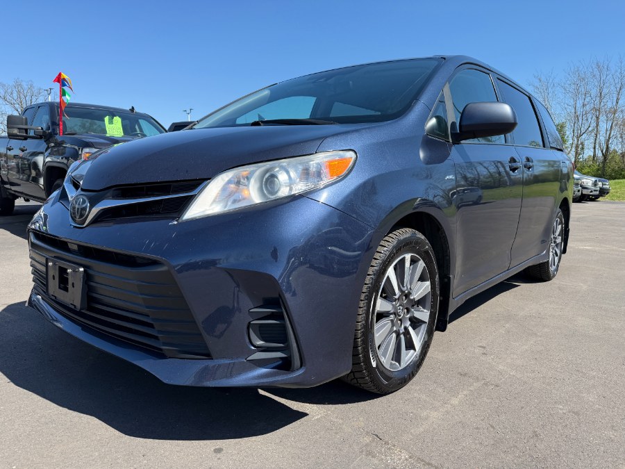 2018 Toyota Sienna LE AWD 7-Passenger (Natl) photo
