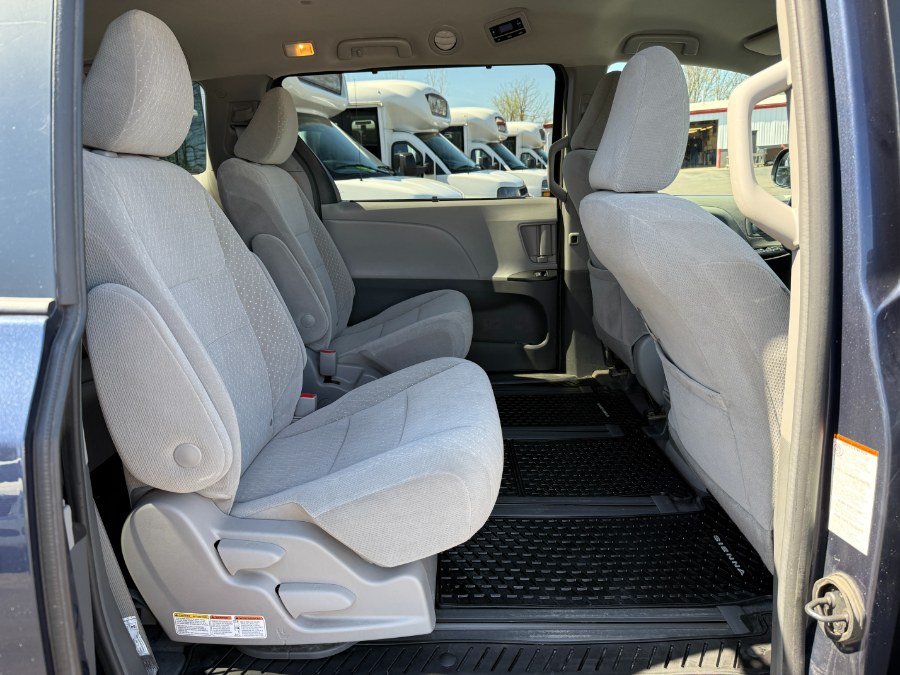 2018 Toyota Sienna LE AWD 7-Passenger (Natl) photo