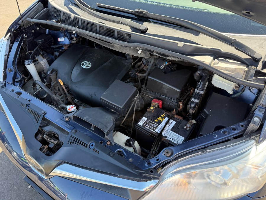 2018 Toyota Sienna LE AWD 7-Passenger (Natl) photo