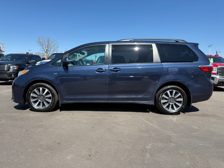 2018 Toyota Sienna LE AWD 7-Passenger (Natl) photo