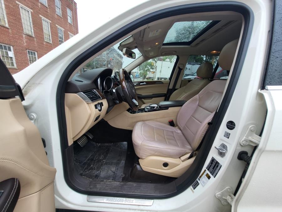 2016 Mercedes-Benz GLE 4MATIC 4dr GLE400 photo