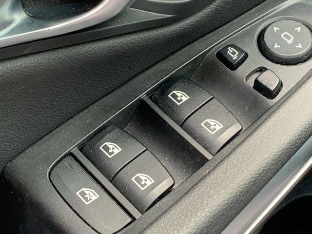 2022 BMW 3-Series 330i photo