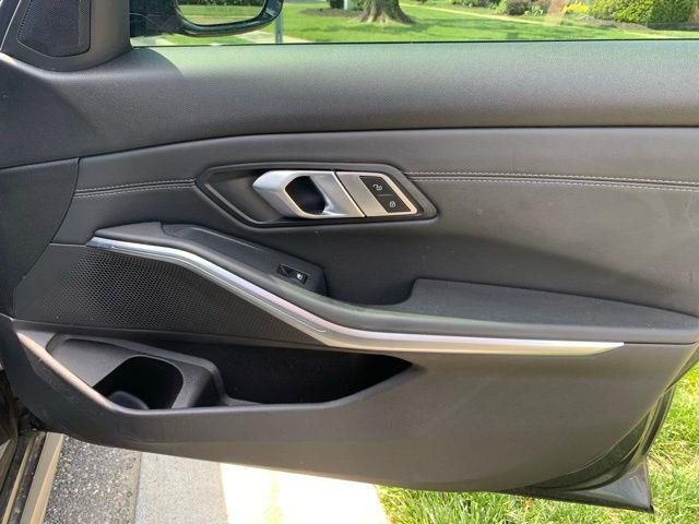 2022 BMW 3-Series 330i photo