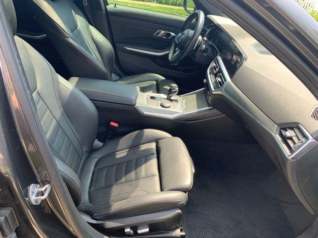 2022 BMW 3-Series 330i photo