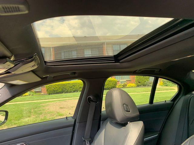 2022 BMW 3-Series 330i photo