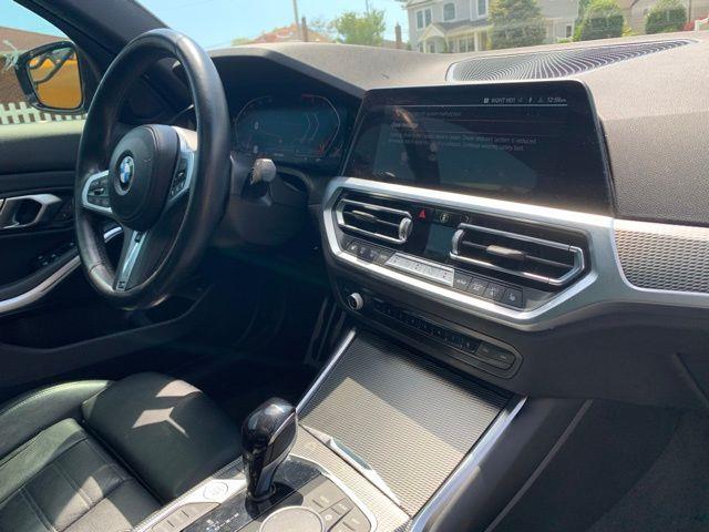 2022 BMW 3-Series 330i photo
